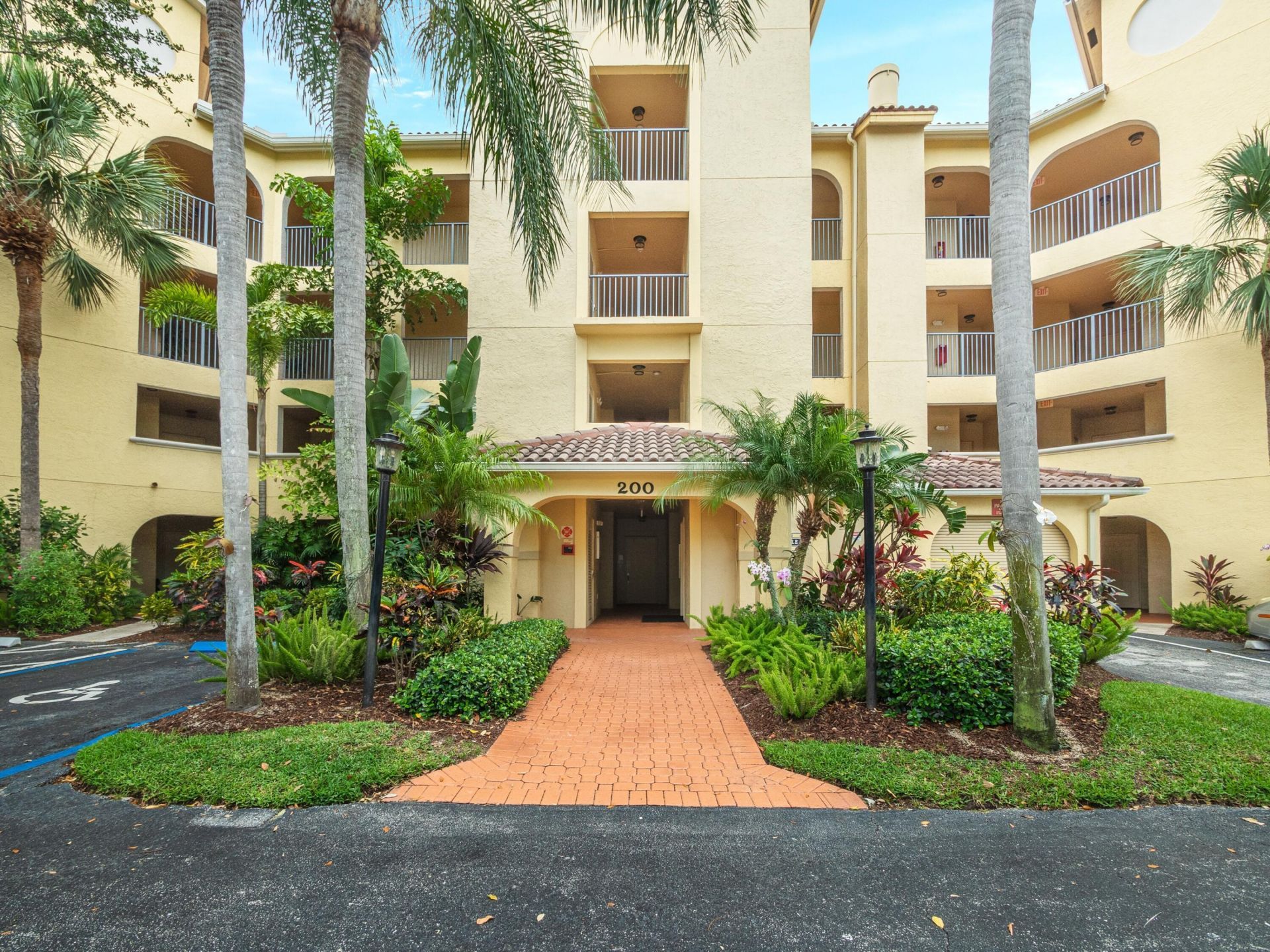200 Uno Lago Drive, Unit 405, Juno Beach, FL 33408 Photo