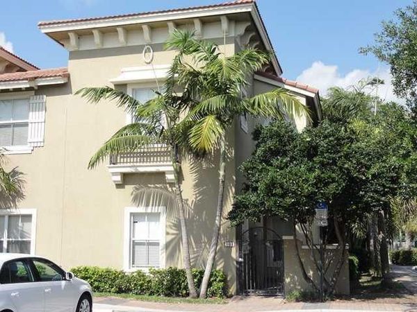 101 Lake Monterey Circle, Unit 101, Boynton Beach, FL 33426