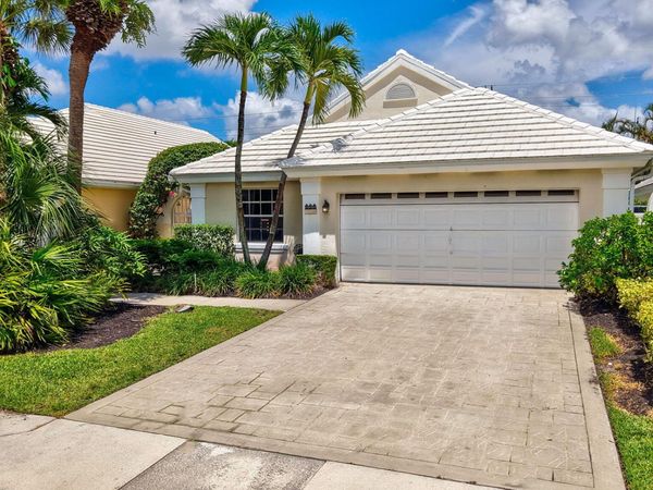 944 Dickens Place, West Palm Beach, FL 33411