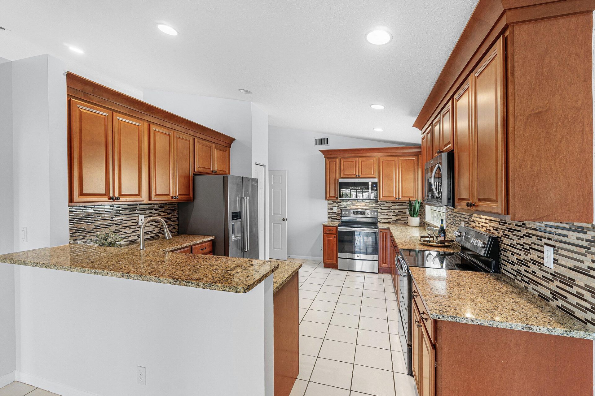 5737 Royal Club Drive, Boynton Beach, FL 33437 Photo