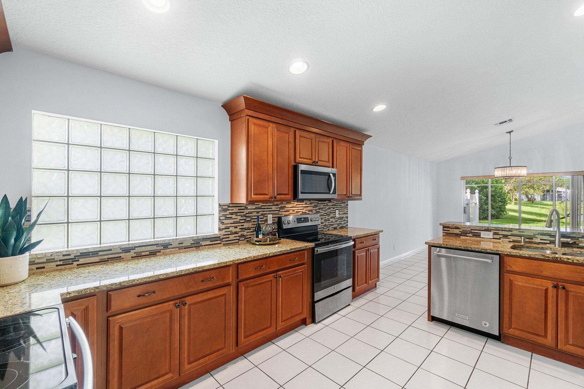 5737 Royal Club Drive, Boynton Beach, FL 33437 Photo