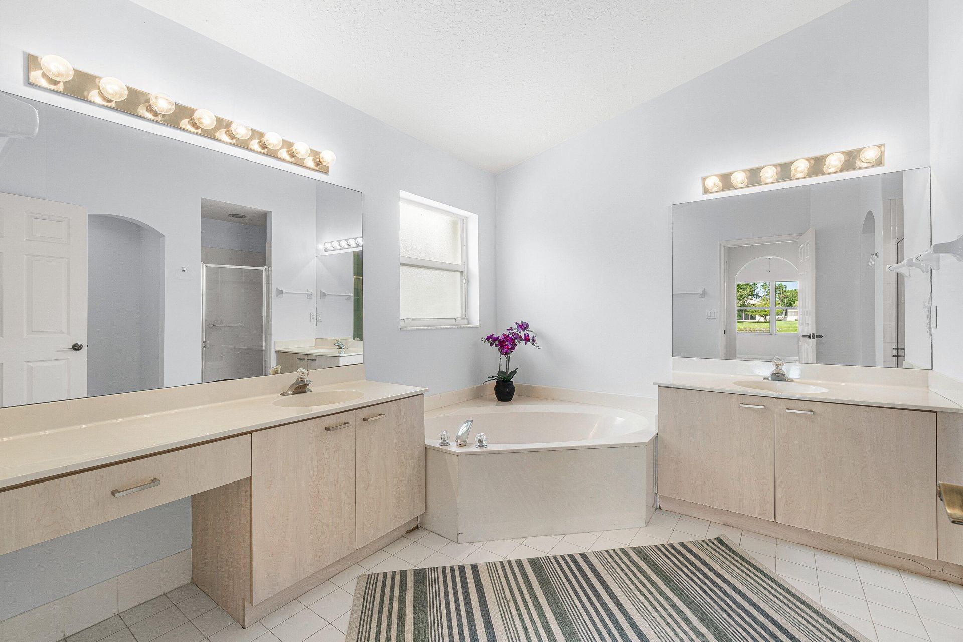 5737 Royal Club Drive, Boynton Beach, FL 33437 Photo