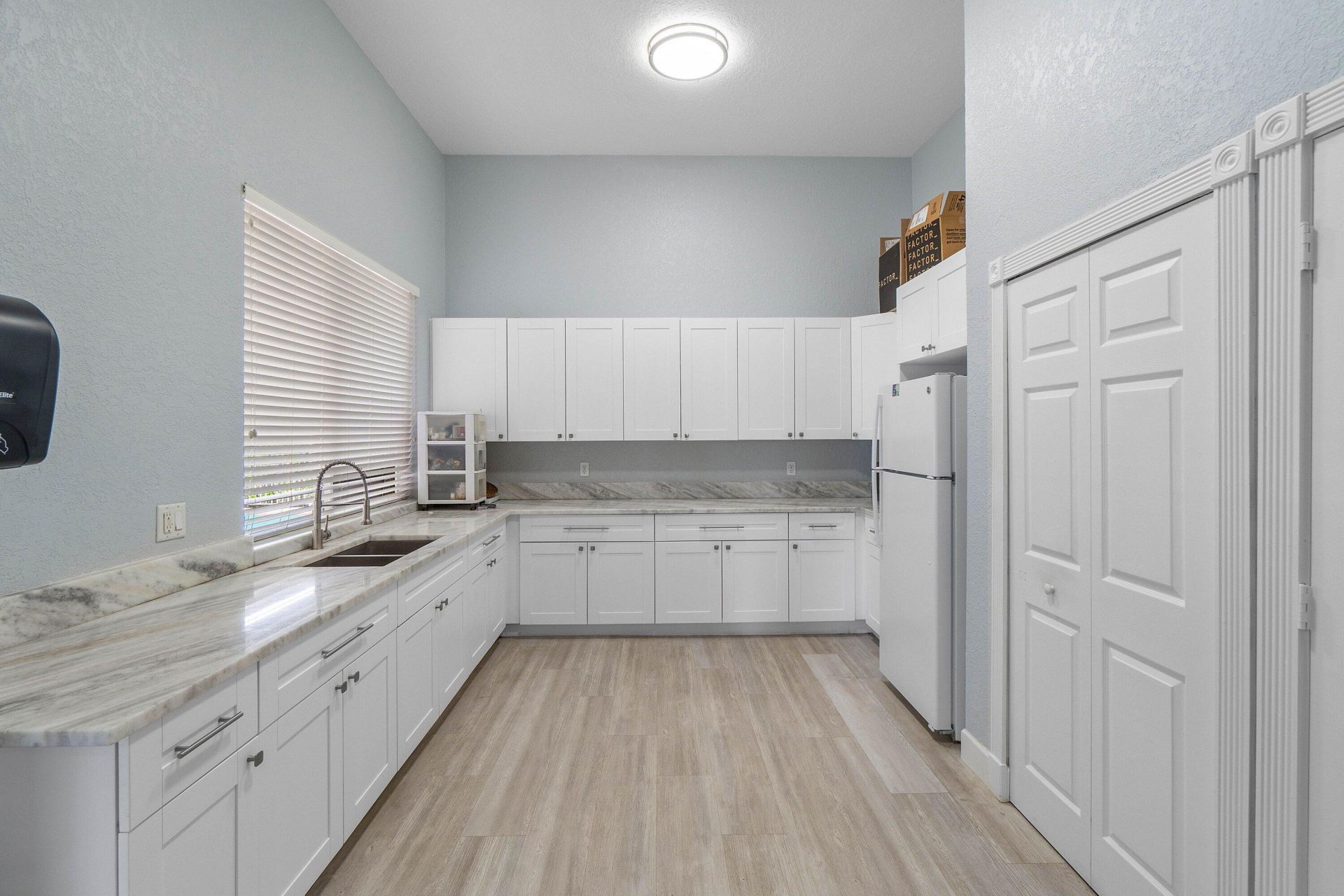 5737 Royal Club Drive, Boynton Beach, FL 33437 Photo