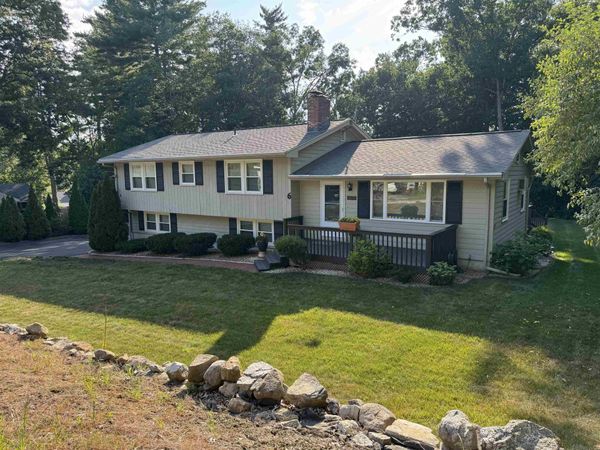 6 Quincy Lane, Merrimack, NH 03054