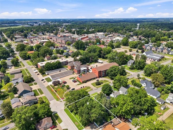 600 E 3rd Street, Pella, IA 50219