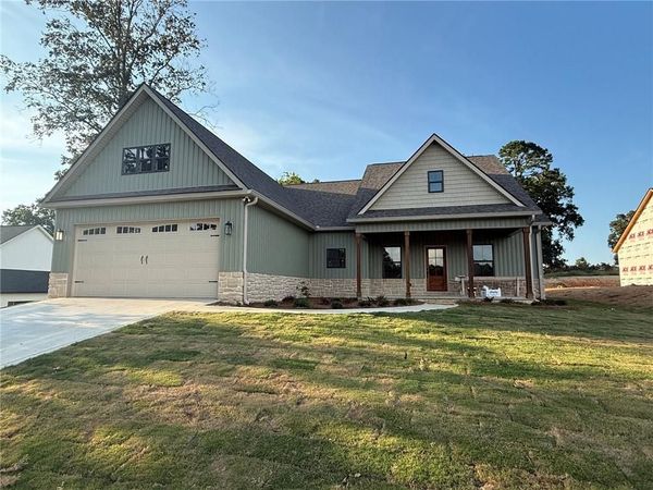 189 Oakland Drive , Calhoun, GA 30701