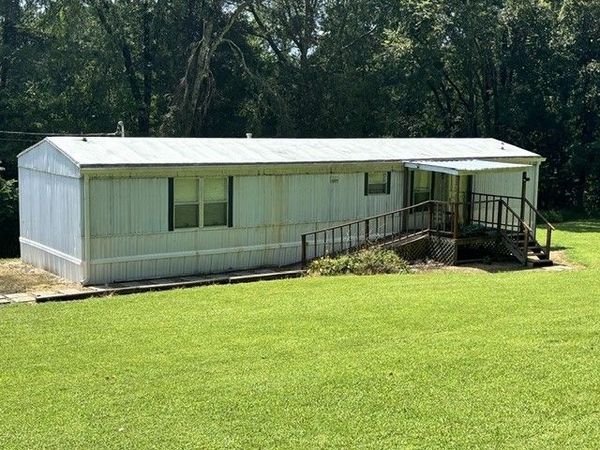 517 W Little Richland Rd , Waverly, TN 37185