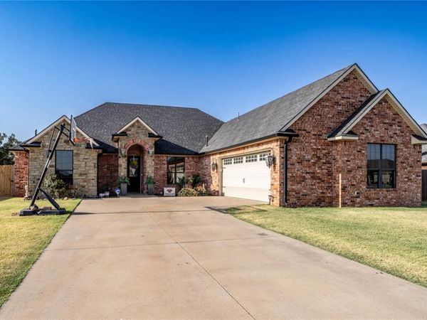 2200 Stratta Drive, Weatherford, OK 73096