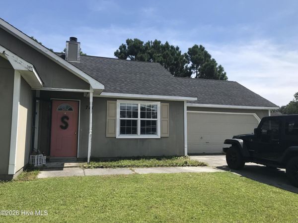 711 Covington Court, Hubert, NC 28539