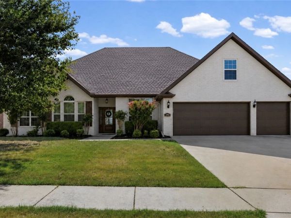 3953 E Spyglass Hill Drive, Fayetteville, AR 72701