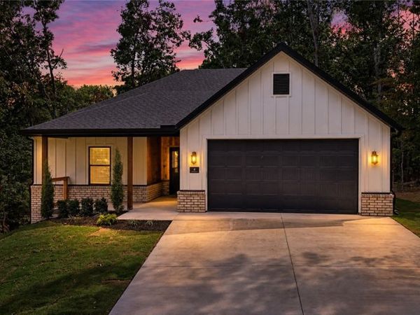 4 Haddington Drive, Bella Vista, AR 72715