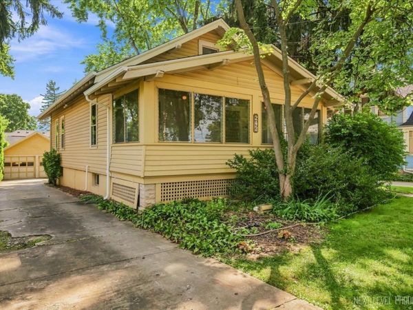 242 N Lincoln Street , Batavia, IL 60510