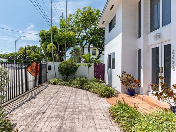 2250 SW 17th Ave , Miami, FL 33145