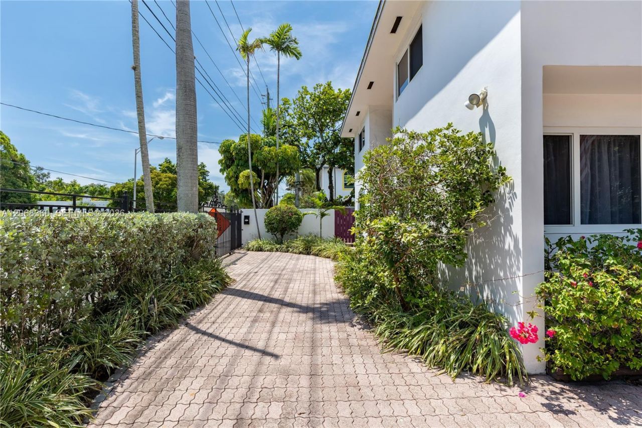 2250 SW 17th Ave , Miami, FL 33145 Photo