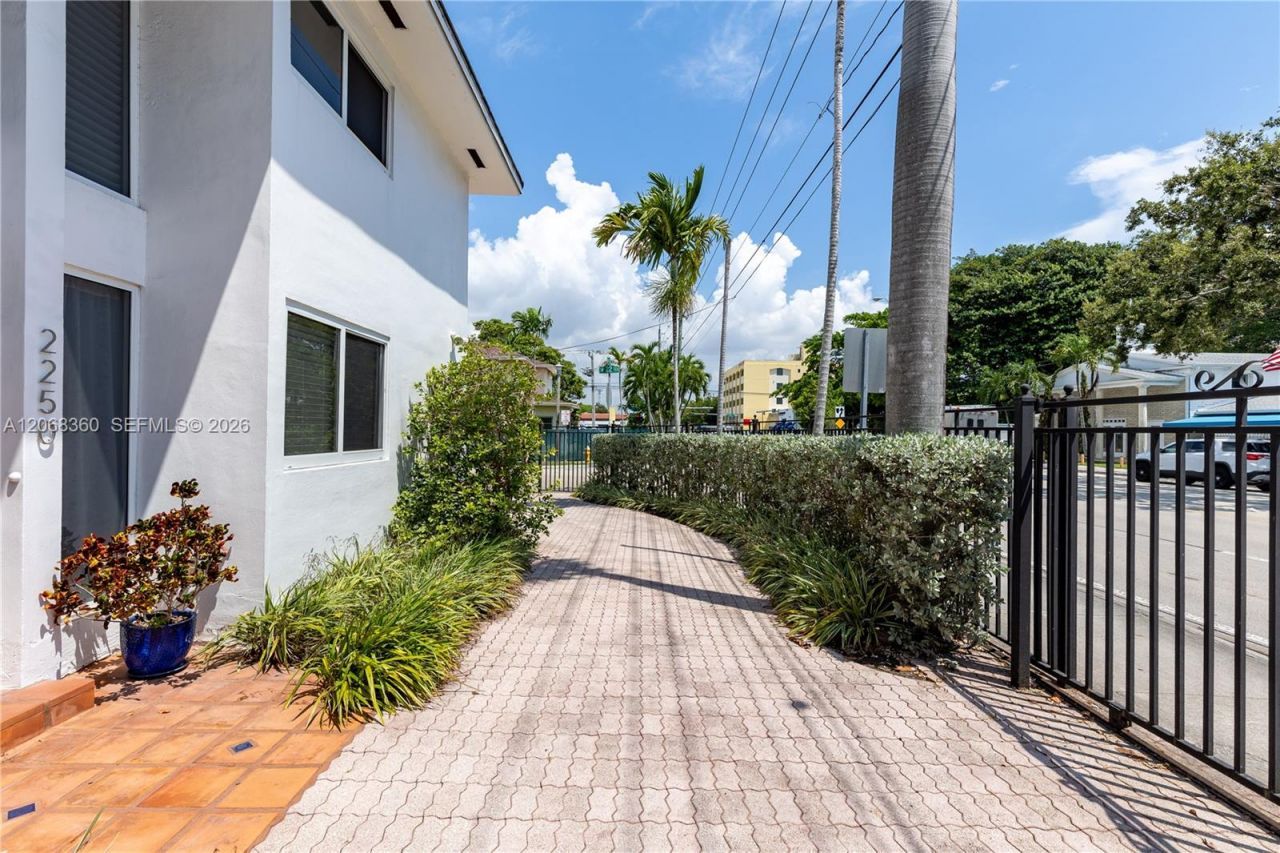 2250 SW 17th Ave , Miami, FL 33145 Photo