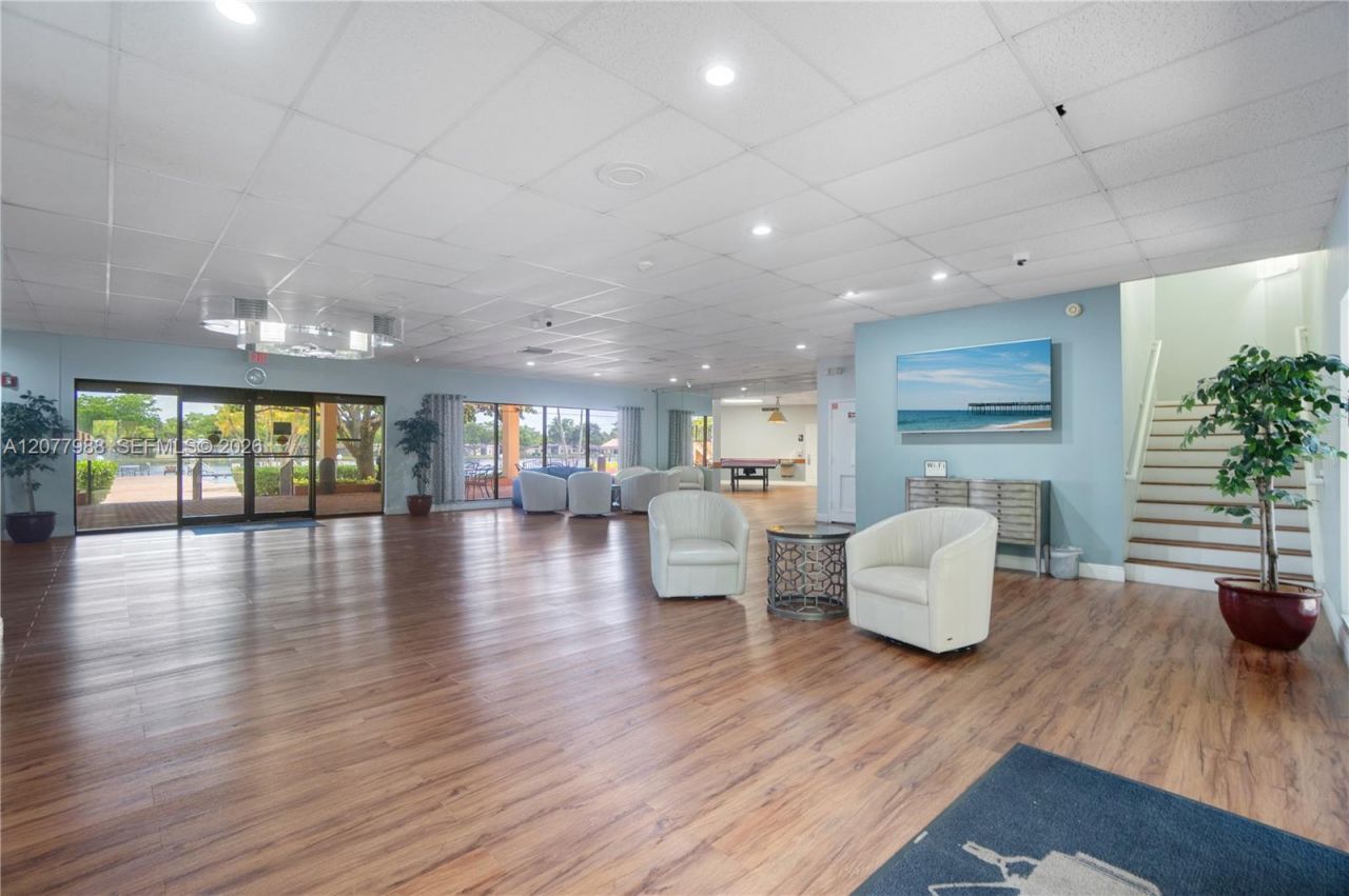 351 Cambridge Rd , Unit 308, Hollywood, FL 33024 Photo