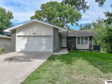 5616 Dogwood Drive, Lincoln, NE 68516