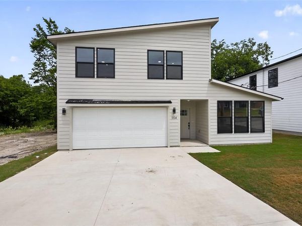 104 E Miller Street , Whitewright, TX 75491