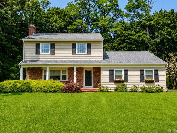 2 Salem Dr, Brookhaven, NY 11790