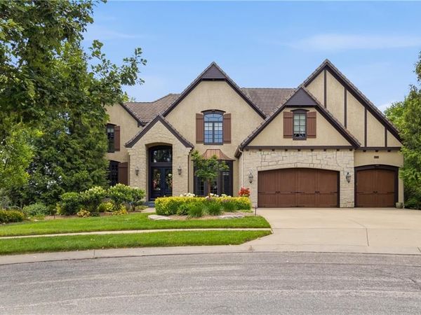 12715 W 160th Terrace, Overland Park, KS 66221