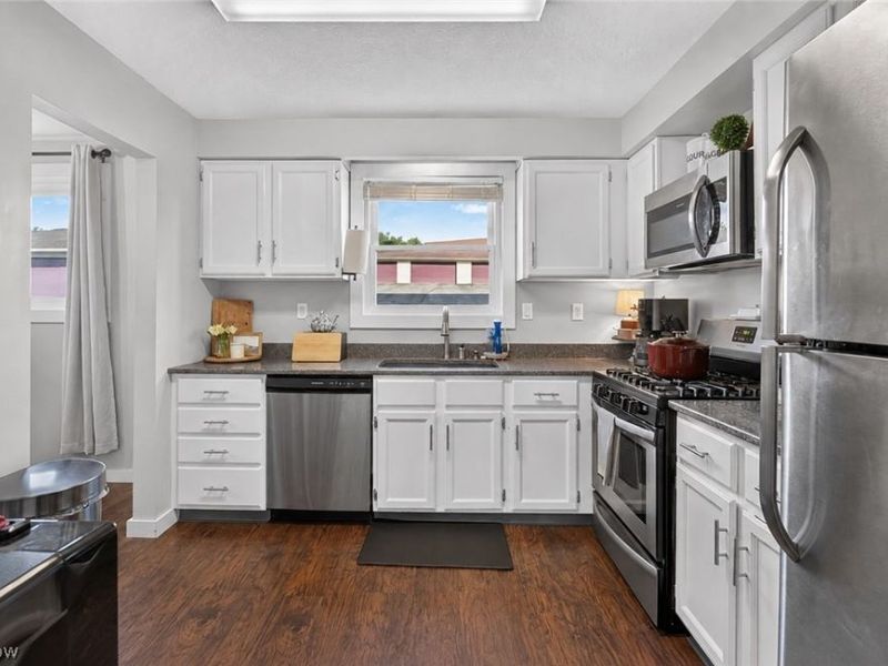 7349 Eisenhower Drive, Unit 2, Boardman, OH 44512 Photo 6