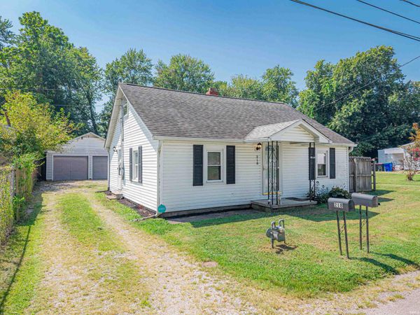 218 W Walnut Street, Chandler, IN 47610