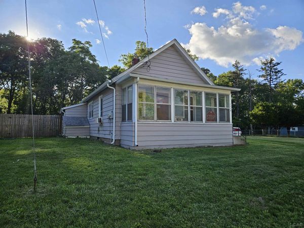 1118 WALKER , Jackson, MI 49202