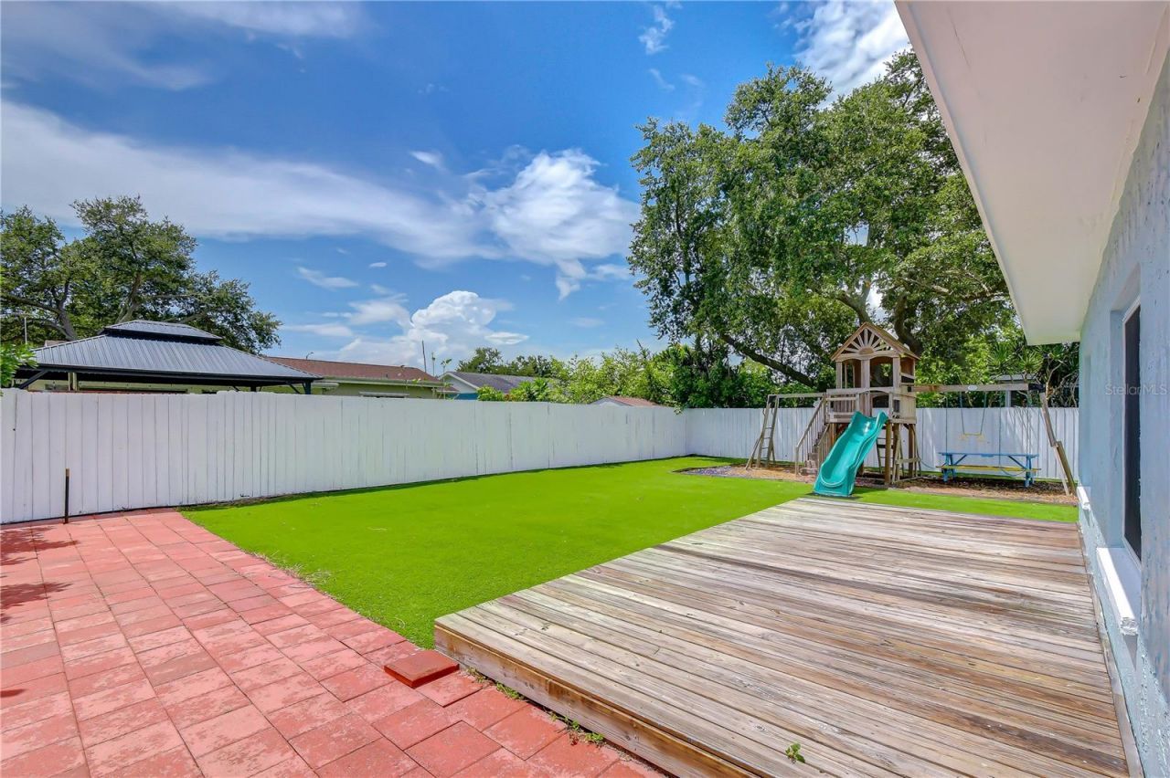 613 5th Avenue Se, Largo, FL 33771 Photo