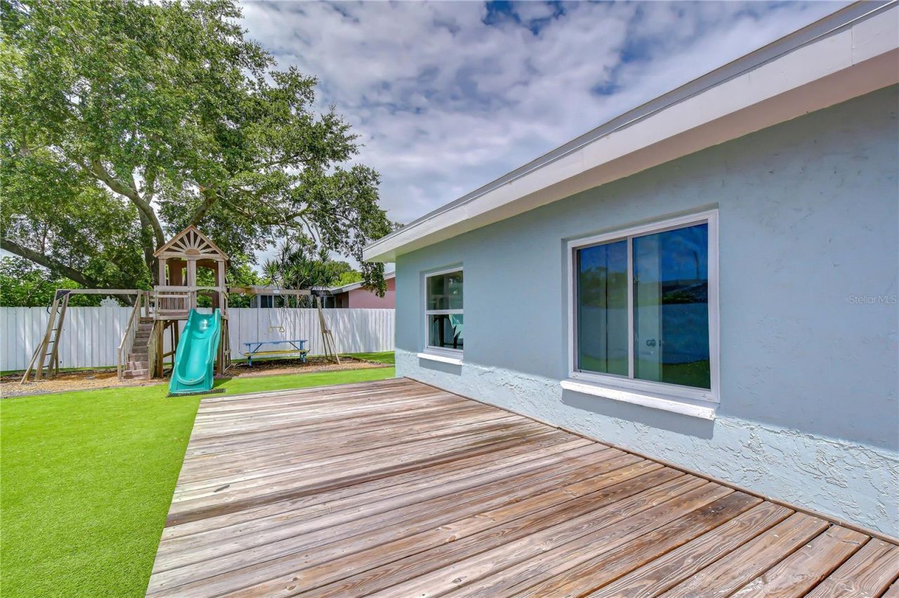 613 5th Avenue Se, Largo, FL 33771 Photo