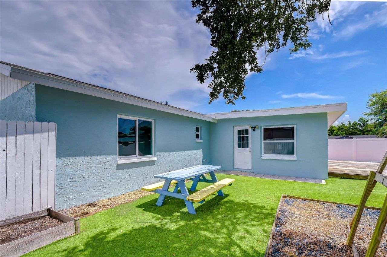613 5th Avenue Se, Largo, FL 33771 Photo
