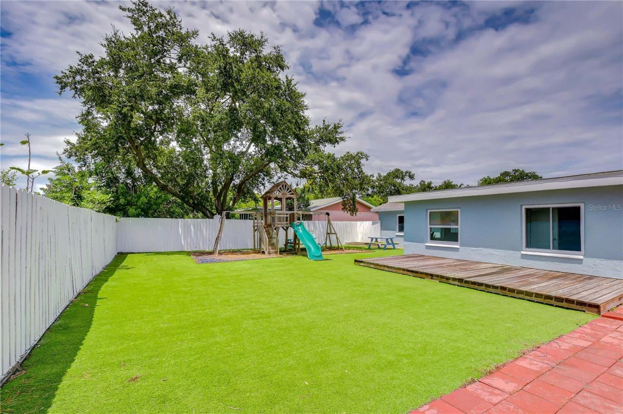 613 5th Avenue Se, Largo, FL 33771 Photo