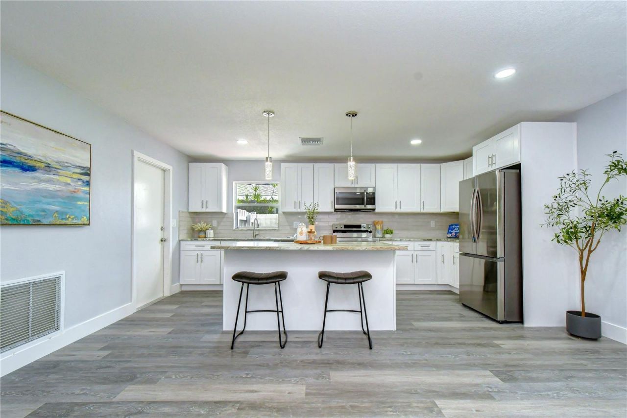 613 5th Avenue Se, Largo, FL 33771 Photo