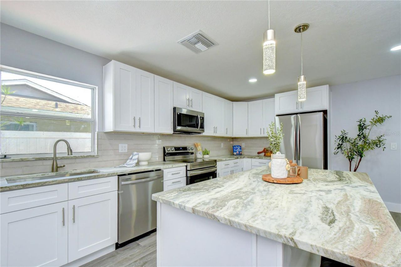 613 5th Avenue Se, Largo, FL 33771 Photo