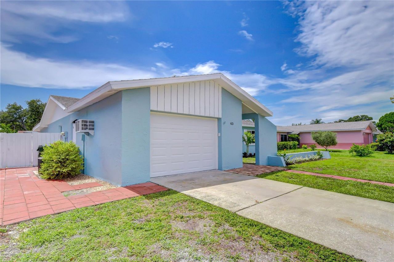 613 5th Avenue Se, Largo, FL 33771 Photo