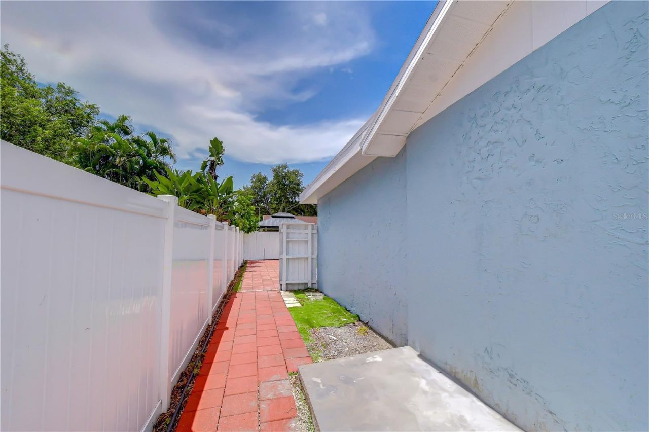 613 5th Avenue Se, Largo, FL 33771 Photo