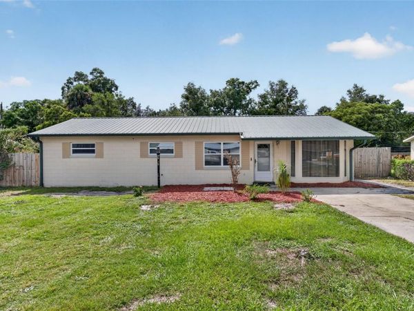 619 WISTERIA AVENUE , UMATILLA, FL 32784