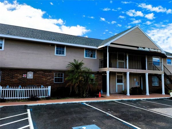 200 COUNTRY CLUB DRIVE, Unit 805, LARGO, FL 33771