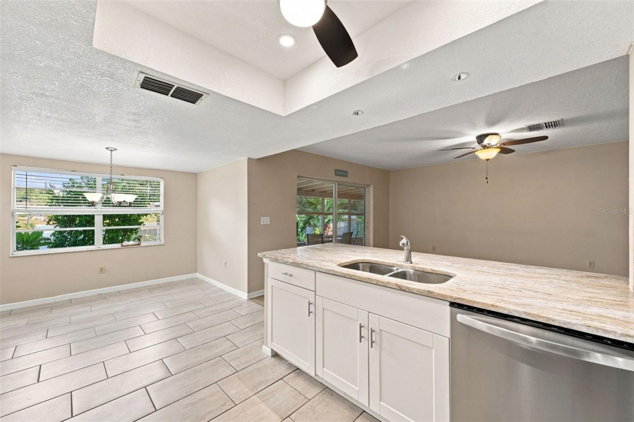 10681 Seminole Forest Street E, Seminole, FL 33778 Photo