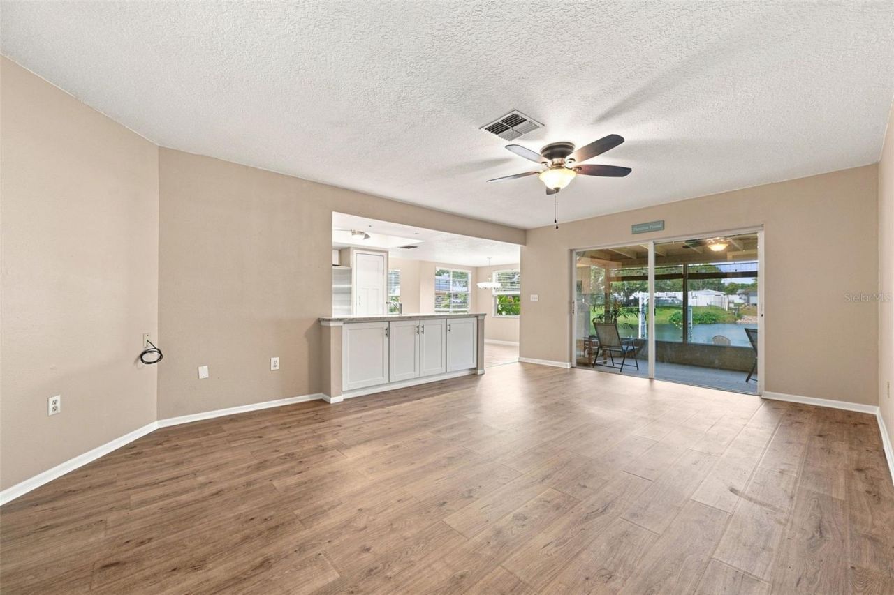 10681 Seminole Forest Street E, Seminole, FL 33778 Photo
