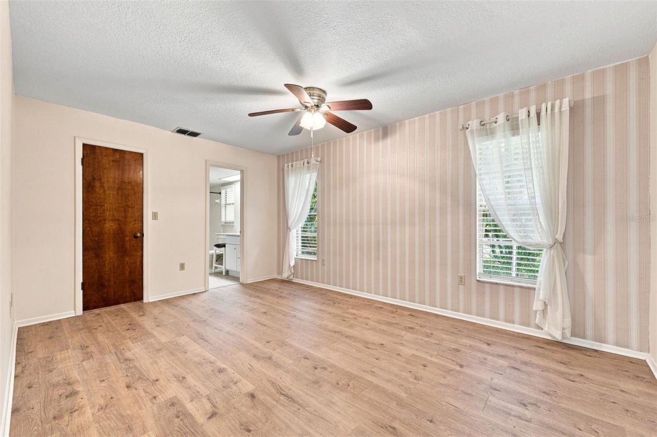 10681 Seminole Forest Street E, Seminole, FL 33778 Photo