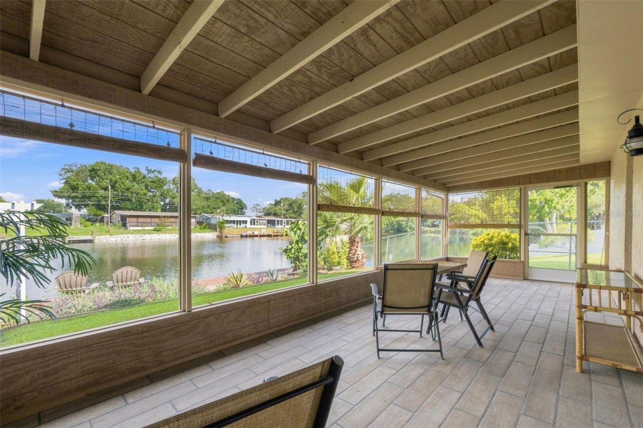 10681 Seminole Forest Street E, Seminole, FL 33778 Photo