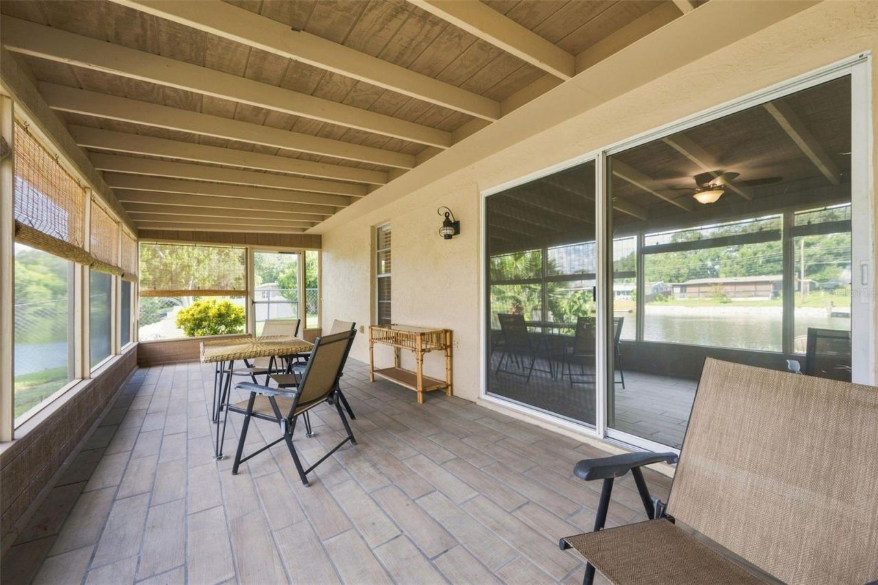 10681 Seminole Forest Street E, Seminole, FL 33778 Photo