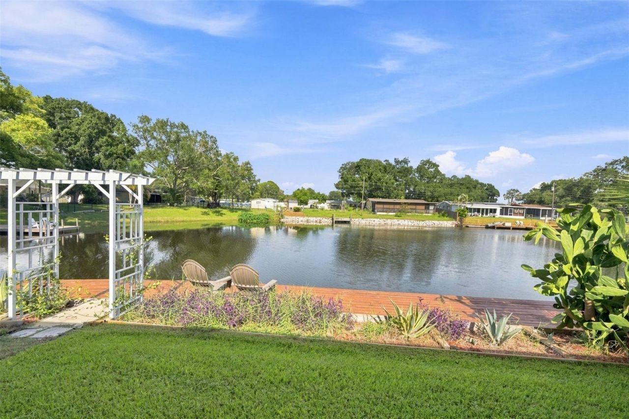 10681 Seminole Forest Street E, Seminole, FL 33778 Photo