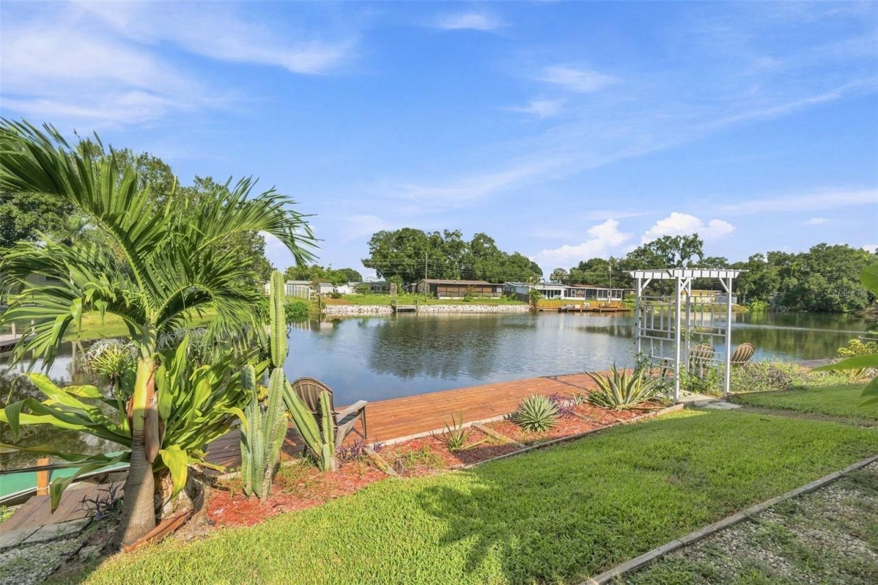 10681 Seminole Forest Street E, Seminole, FL 33778 Photo
