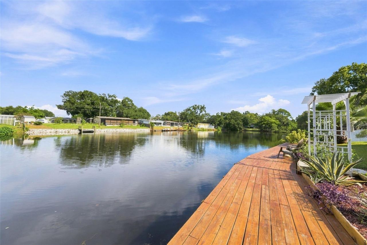 10681 Seminole Forest Street E, Seminole, FL 33778 Photo