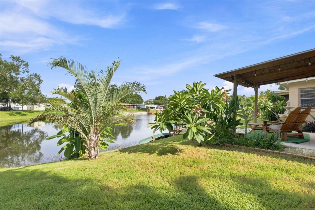 10681 Seminole Forest Street E, Seminole, FL 33778 Photo