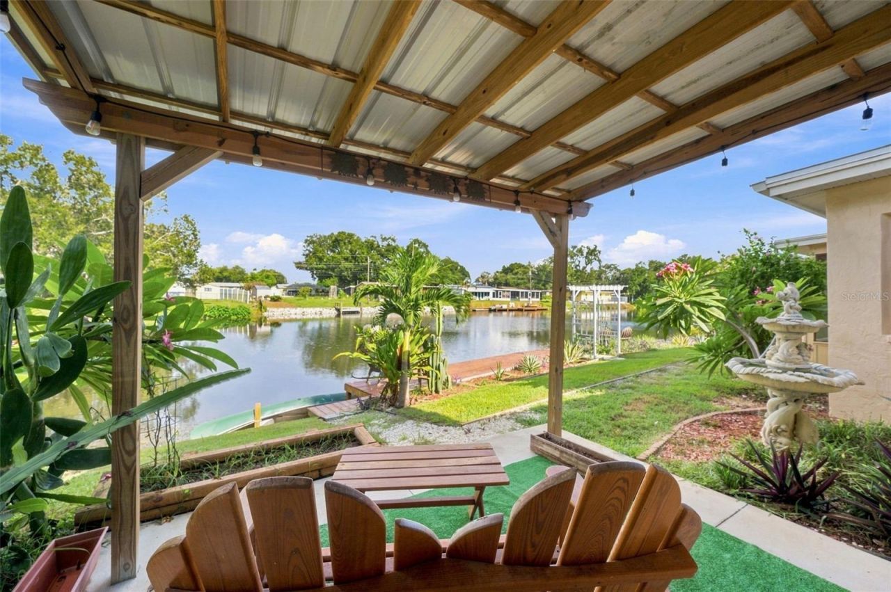 10681 Seminole Forest Street E, Seminole, FL 33778 Photo