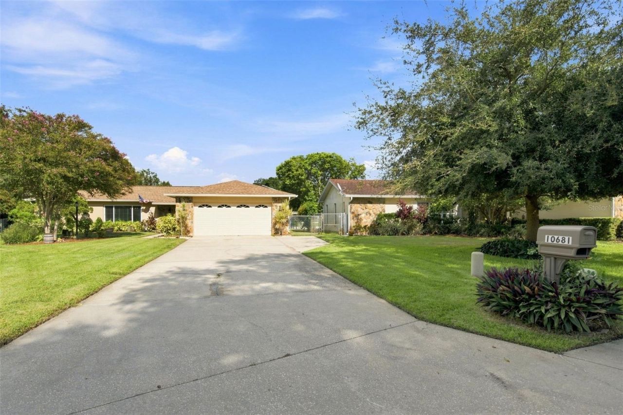 10681 Seminole Forest Street E, Seminole, FL 33778 Photo