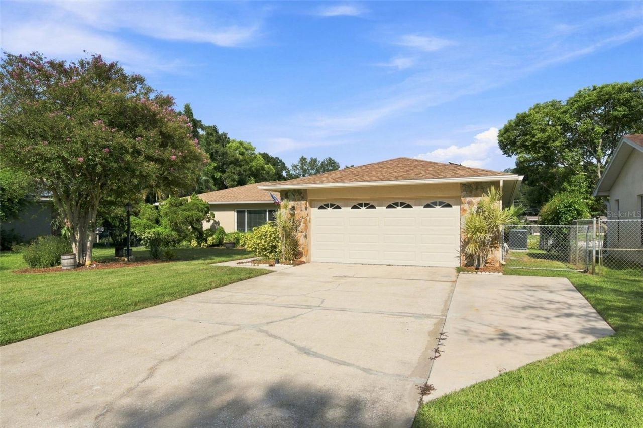 10681 Seminole Forest Street E, Seminole, FL 33778 Photo