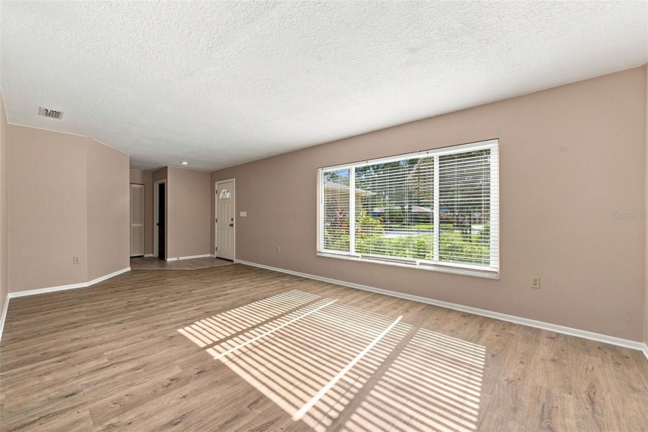 10681 Seminole Forest Street E, Seminole, FL 33778 Photo